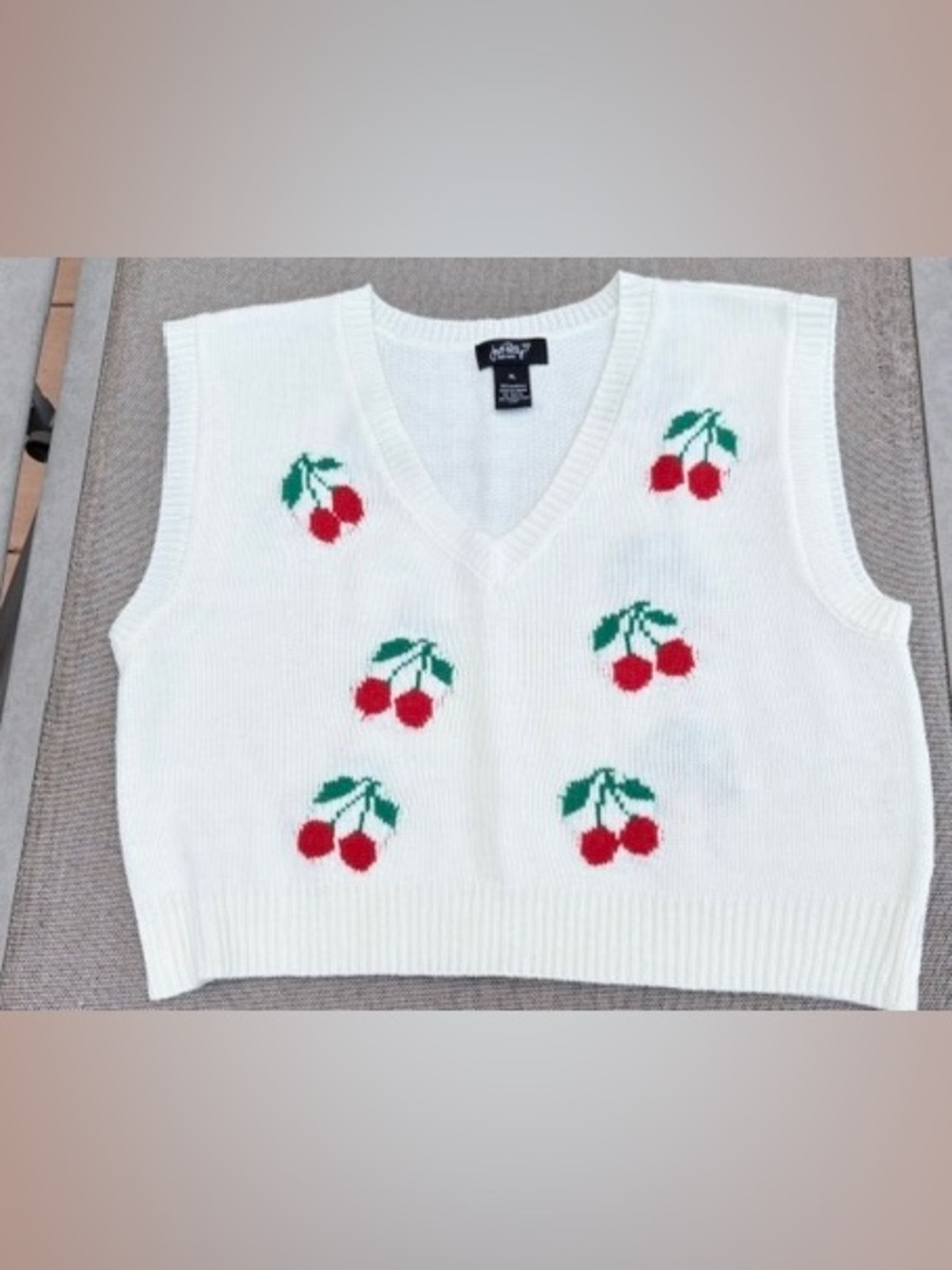 Just Polly White Cherry-Print Cropped Knit Sweater Vest like new juniors size XL